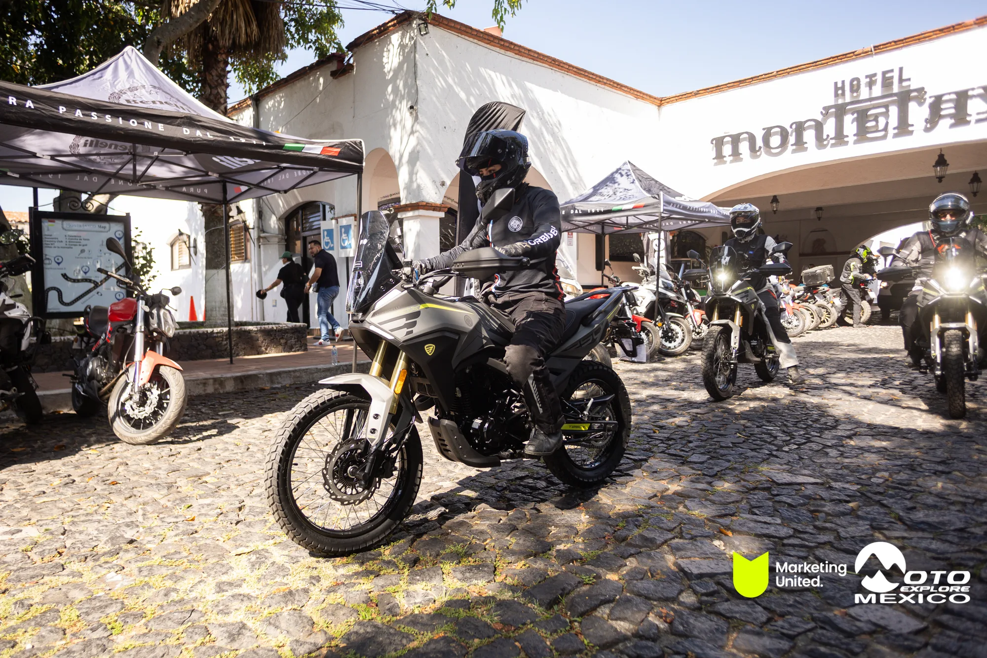 BENELLI TAXCO 885