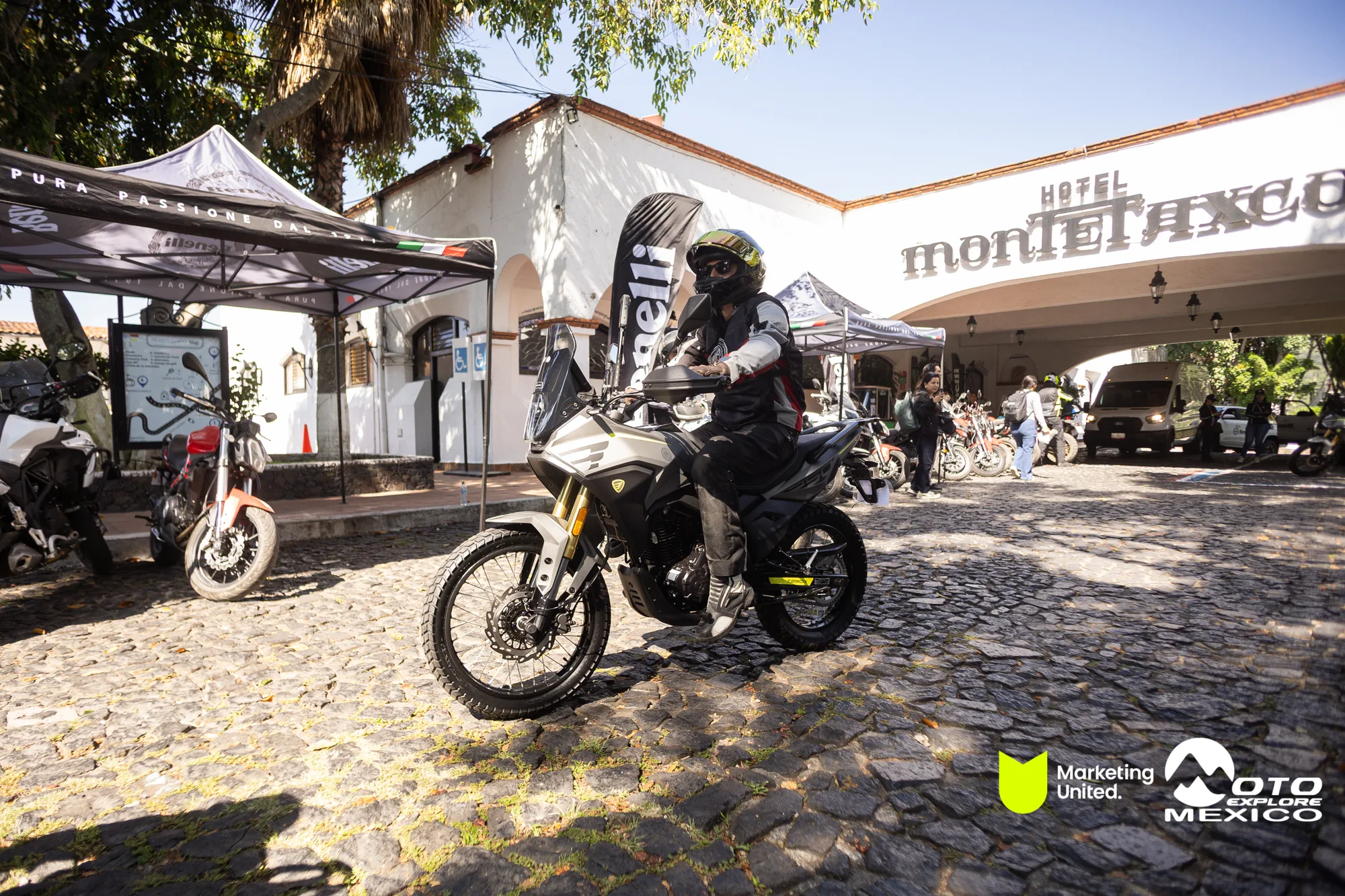 BENELLI TAXCO 890