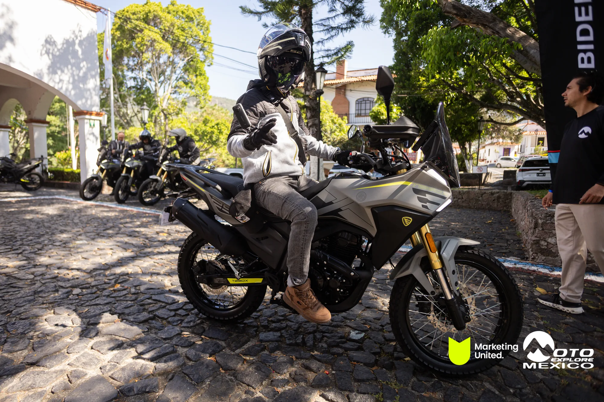 BENELLI TAXCO 895