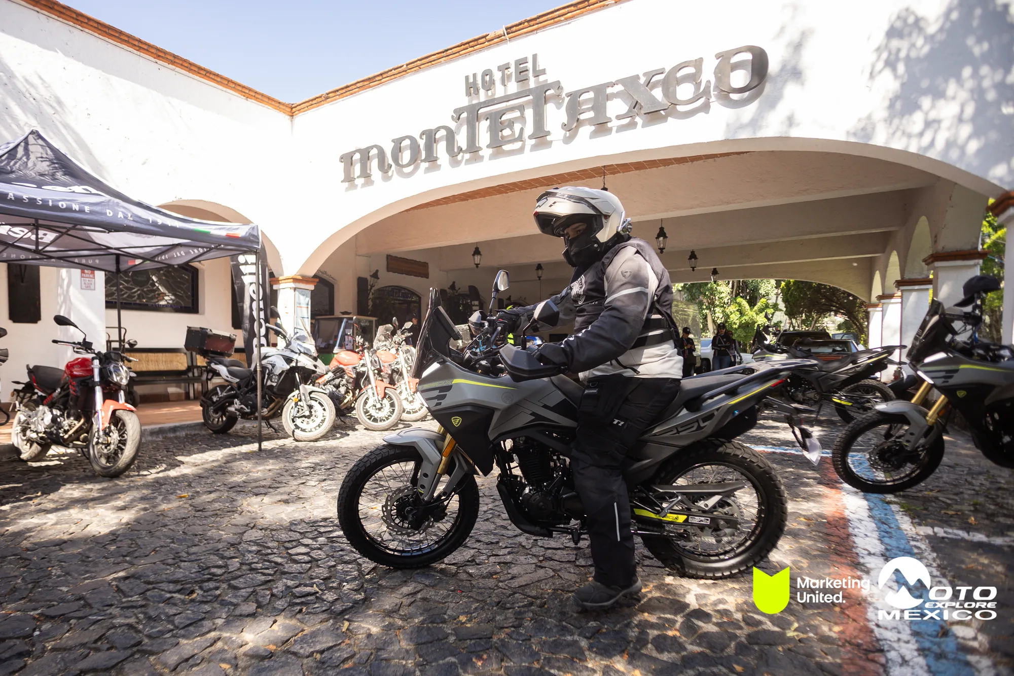 BENELLI TAXCO 900